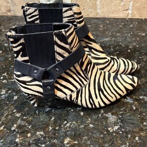 Like New Vince Camuto Merrie Zebra Print Heeled Boots! 6